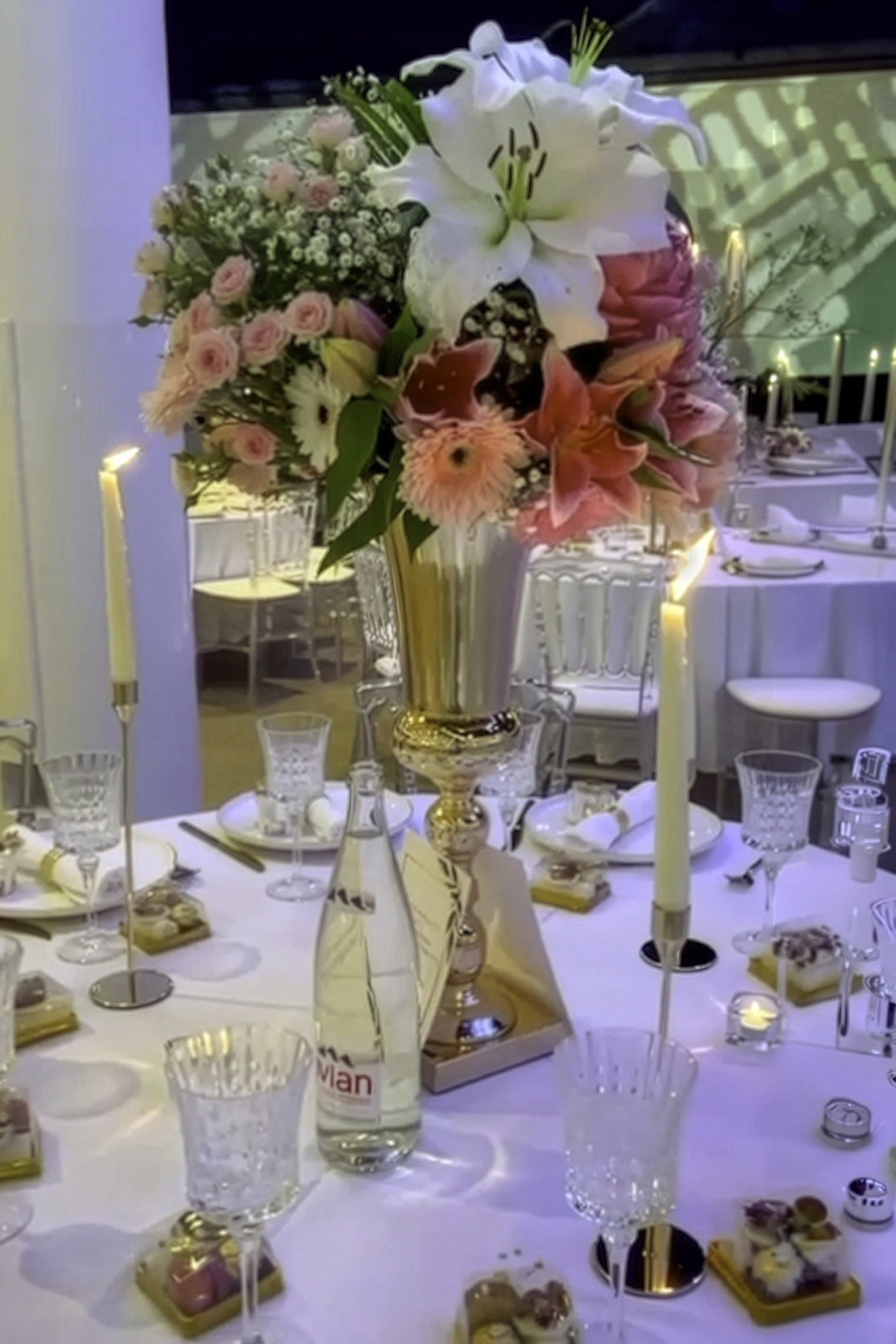Table luxe or et détails